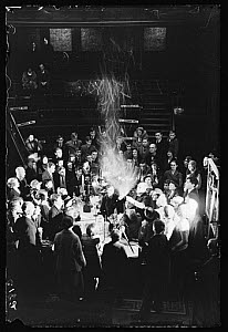 10440884
� NMeM Daily Herald Archive
Synthetic snowstorm in a lecture at the Royal Institution, London, 1933.