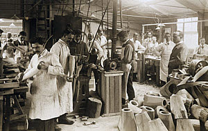 10318692
� Science Museum
Making wooden prosthetic limbs during World War One, c 1915-1918.