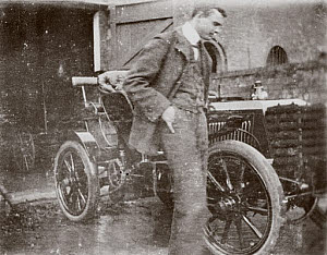 10327505
� Science Museum Archive
C S Rolls standing beside his 24 hp Panhard, 1902.