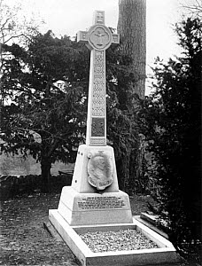 10327778
� Science Museum Archive
Charles Stewart Rolls' grave, St Cadoc's Church.