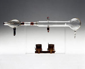 10324719
� Science Museum
Thomson's cathode ray tube, 1897.