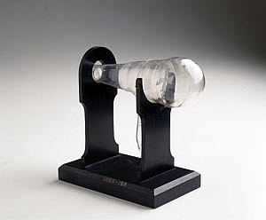10193026
� Science Museum
Crookes Maltese cross tube, 1879-1888.