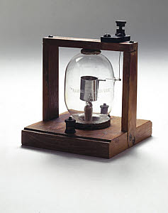 10312438
� Science Museum
Fleming diode, British, 1905.