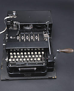10305941
� Science Museum
Typex Mk III cypher machine for field use, late 1930s.