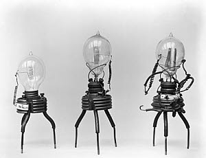 10314059
� Science Museum
Fleming's original thermionic valves, 1889.