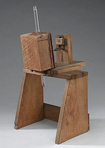 10474672
� Science Museum
Electrical interrupter, c.1900.