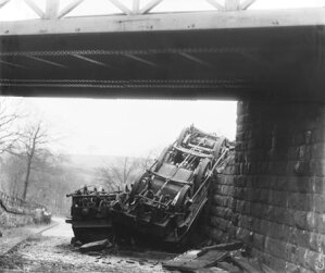 10444632
� National Railway Museum
Railway accident, c 1890.
