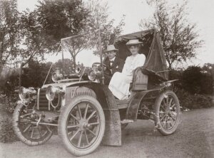 10327058
� Science Museum Archive
C S Rolls with a female companion sitting in his 15 hp Panhard, 1903.