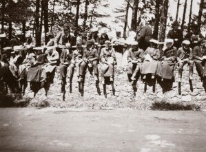10326969
� Science Museum Archive
Spectators sitting on a wall at Castlewellan Hill Climb, Ireland, 1903.