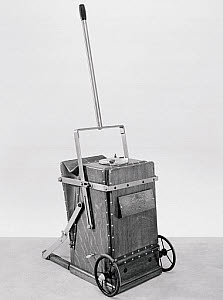 10182244
BVC hand operated vacuum cleaner, c.1911.