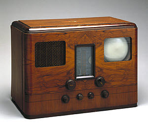 10251100
&copy; Science Museum
HMV television and radio receiver, model 905, 1938.