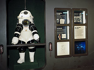 10302507
© Science Museum
Jim 1 deep sea diving suit (1930), gallery display, 1996. 10302507
© Science Museum
Jim 1 deep sea diving suit (1930), gallery display, 1996.