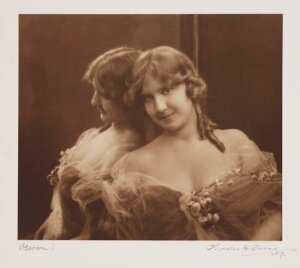 10453409
'Beware!', c 1910.