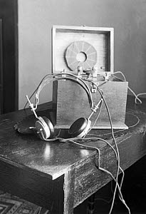 10310918
Commercial two-waveband crystal set, c 1920s.