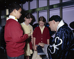 10326319
&copy; Science Museum
Children learning how an abacus works, Science Museum, London, 2001.