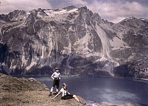 10455819
Heinz and Eva on the hillside, c. 1920-1930.