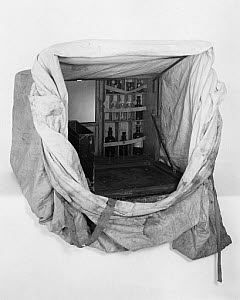 10244425
&copy; NMeM
Portable dark tent , 1854.