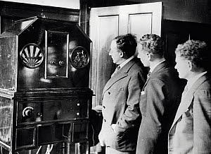 10250227
First BBC television transmissions, 1929.