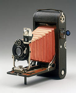 10243431
No 3A folding pocket Kodak camera, 1907.