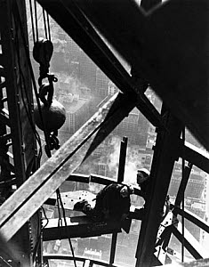 10316934
&copy; NMeM
Construction men working on a mooring mast, USA, c 1930s.
