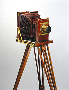 10243437
Whole plate camera, 1880.
