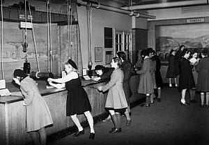 10320047
&copy; Science Museum
Children with interactives, Children's Gallery , Science Museum, 1951.