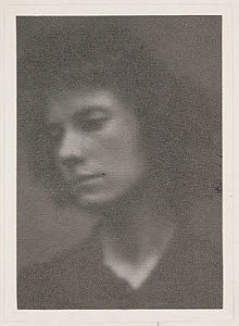 10453450
Oblique portrait of a woman, c 1900.