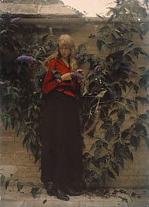 10462654
Christina with purple Buddlia.