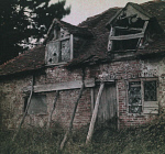 10465362
&copy; John Martin
Derelict cottage, c 1910-1915.