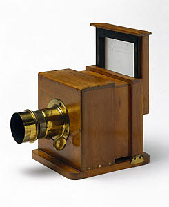 10243395
Dry collodion plate camera, 1860.