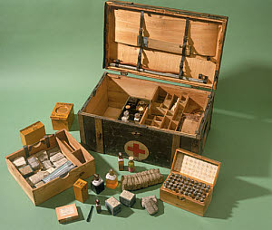 10284524
&copy; Science Museum
Field medical pannier and contents. German, 1914-1918.