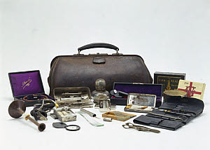 10326186
&copy; Science Museum
Leather doctor's bag with contents, English, 1890-1930.