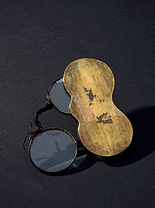 10546130
&copy; Science Museum
Bow Nuremberg spectacles. Germany, 1651-1710.