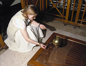 10221210
&copy; Science Museum
Resetting Foucault�s Pendulum, 1988.