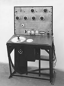 10251712
&copy; Science Museum
Mobile receiver, type RM1, 1937.