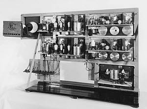 10251768
&copy; Science Museum
Apparatus used by R Watson Watt to detect radio echoes from aircraft, 1935.