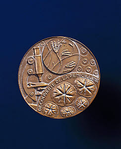 10306136
&copy; Science Museum
Nobel prize medal awarded to Alexander Fleming, 1945.