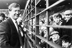 10315336
&copy; Manchester Daily Express
Alex Ferguson meeting Manchester United fans, 22 November 1986.