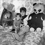 10296155
Beatle John Lennon and his son Julian, 11 February 1968.