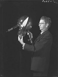 10310581
John Logie Baird with a telechrome device, 25 July 1942.
