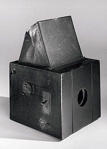 10243766
Van Neck single lens reflex (SLR) camera, 1891.