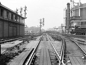 10445525
&copy; National Railway Museum
Points and signals at St Pancras Junction, London, c 1900.