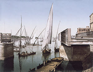 10327970
&copy; National Media Museum
'Kairo, Le Pont Du Nil Ouvert', c 1900-1920s.