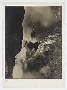 10453398
&copy; Royal Photographic Society
'At the tomb of Tutankhamun', c 1922.