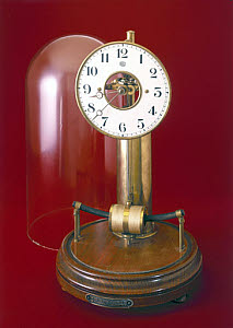10240423
&copy; Science Museum
Bulle electric clock, c 1920.