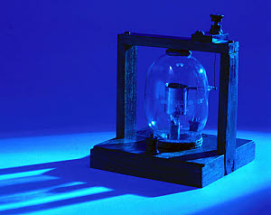 10312437
Fleming diode, British, 1905.