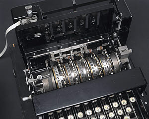 10305940
Typex Mk III cypher machine for field use, late 1930s.
