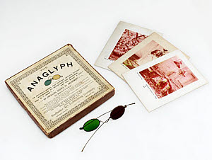 10474172
&copy; Science Museum
Set of 13 anaglyph pictures, box and spectacles. United States, c.1900.