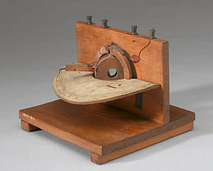 10474674
Induction compensator, c.1900.