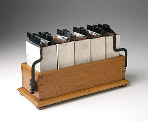 10193076
&copy; Science Museum
Grove battery comprising five cells in a wooden tray, 1895.
